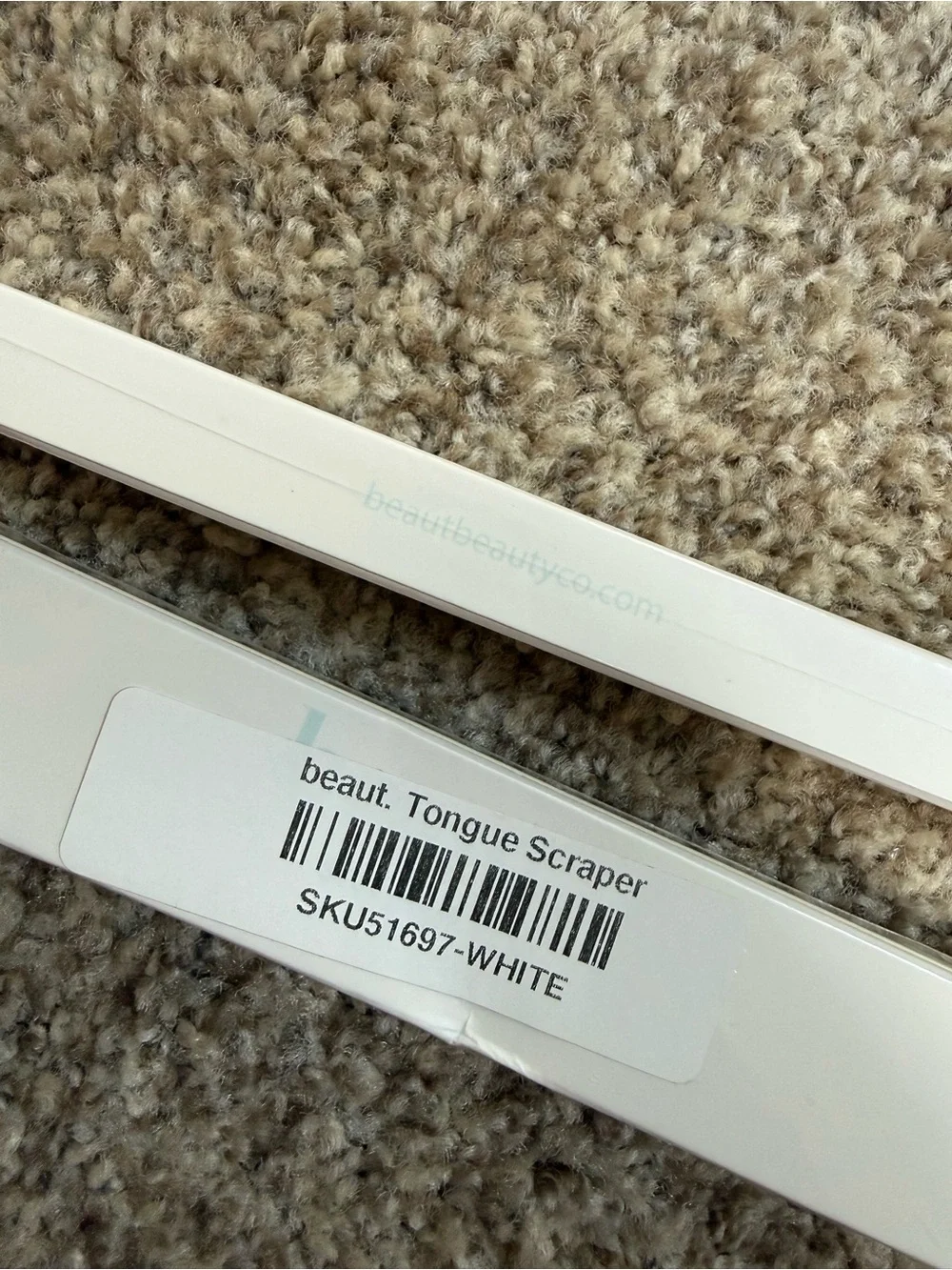 Beaut. White Tongue Scraper